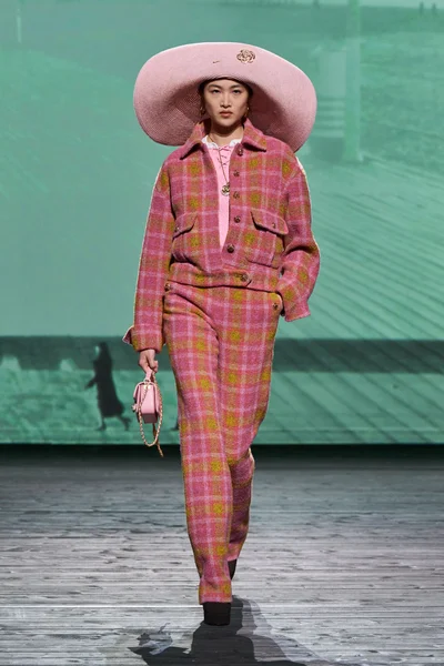 Look 42